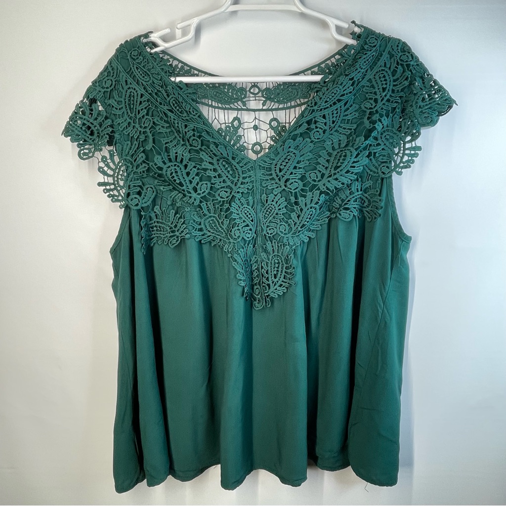 Monroe & Main Green Lace Top